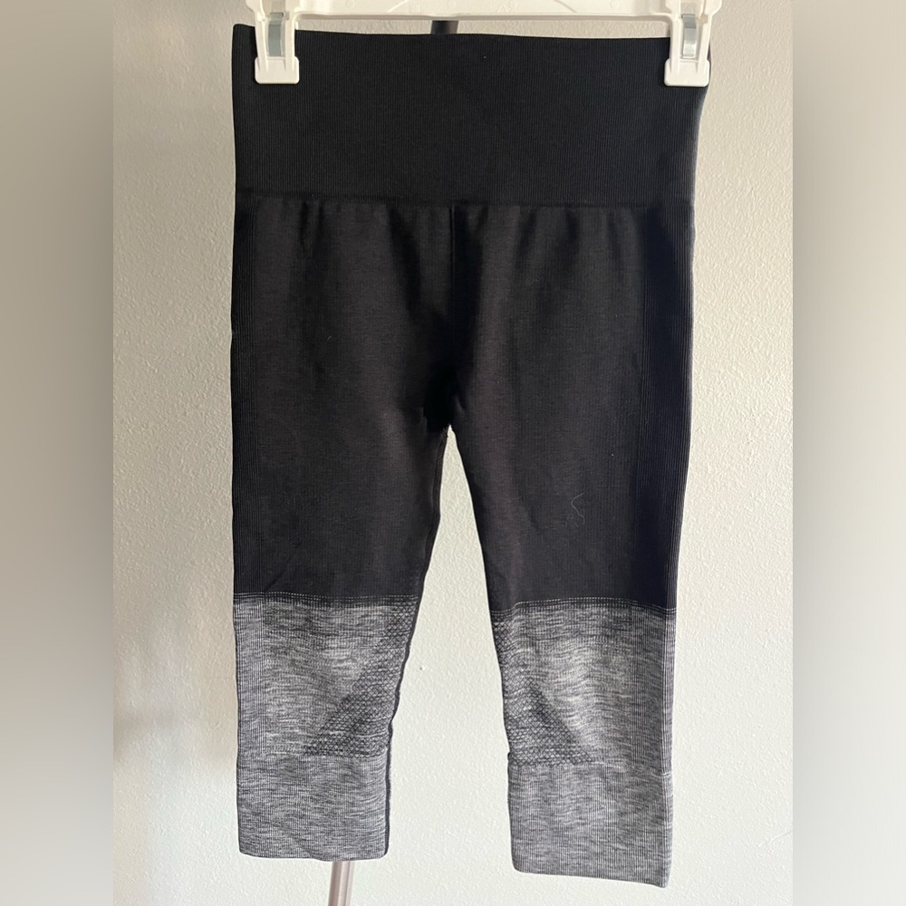 Lululemon Align High rise crop! Black fade to grey!